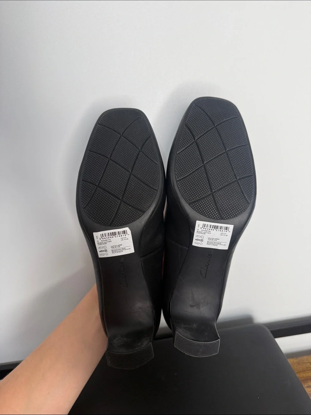 Clarks Kyndall Iris Pump in Black Leather Size 7.5